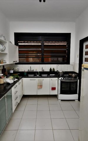 Casa para alugar com 450m², 4 quartos e 1 vagaCozinha