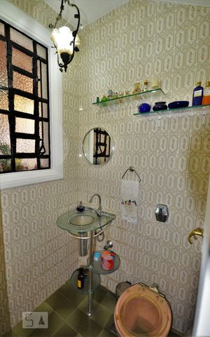 Casa para alugar com 450m², 4 quartos e 1 vagaLavabo