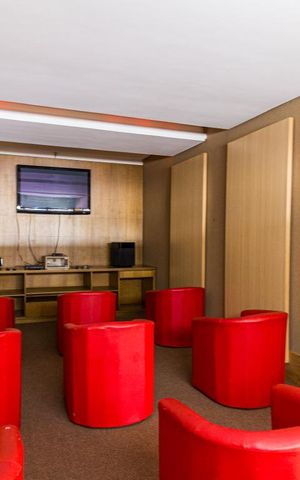 Apartamento à venda com 86m², 2 quartos e 2 vagas Apartamento à venda com 86m², 2 quartos e 2 vagasCinema