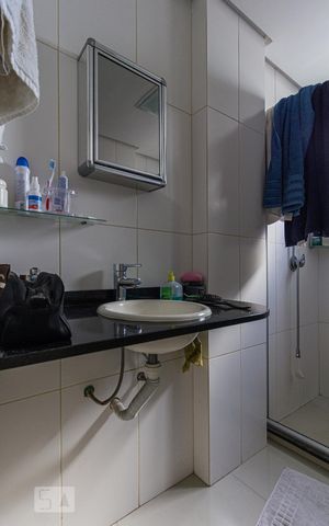 Apartamento à venda com 86m², 2 quartos e 2 vagas Apartamento à venda com 86m², 2 quartos e 2 vagasBanheiro da Suíte