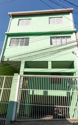 Casa à venda com 240m², 1 quarto e sem vaga Casa à venda com 240m², 1 quarto e sem vagaFachada