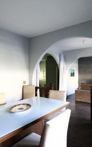 Casa de condomínio à venda com 760m², 4 quartos e 8 vagasDetalhe Sala