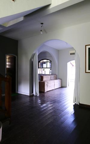 Casa de condomínio à venda com 760m², 4 quartos e 8 vagasDetalhe Sala