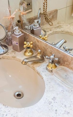 Apartamento à venda com 200m², 3 quartos e 2 vagasQuarto 3 - Suíte/ Banheiro