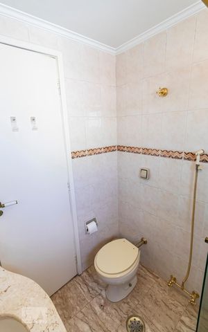 Apartamento à venda com 200m², 3 quartos e 2 vagasBanheiro social 1