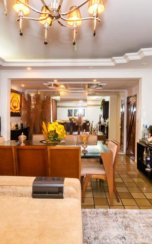 Casa à venda com 320m², 3 quartos e 8 vagas Casa à venda com 320m², 3 quartos e 8 vagasSala