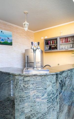 Casa à venda com 320m², 3 quartos e 8 vagas Casa à venda com 320m², 3 quartos e 8 vagasÁrea de Lazer