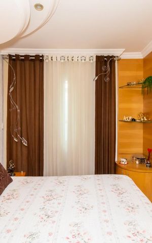 Casa à venda com 320m², 3 quartos e 8 vagas Casa à venda com 320m², 3 quartos e 8 vagasSuíte