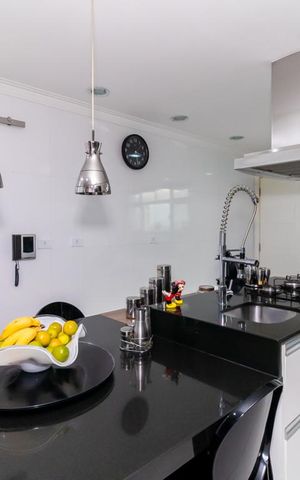 Casa à venda com 320m², 3 quartos e 8 vagas Casa à venda com 320m², 3 quartos e 8 vagasCozinha