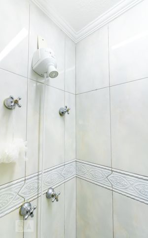 Casa à venda com 320m², 3 quartos e 8 vagas Casa à venda com 320m², 3 quartos e 8 vagasBanheiro da Suíte