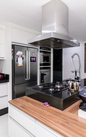 Casa à venda com 320m², 3 quartos e 8 vagas Casa à venda com 320m², 3 quartos e 8 vagasCozinha