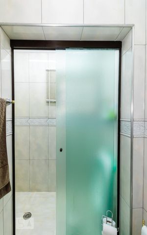Casa à venda com 320m², 3 quartos e 8 vagas Casa à venda com 320m², 3 quartos e 8 vagasBanheiro da Suíte