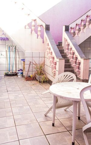 Casa à venda com 160m², 5 quartos e 3 vagas Casa à venda com 160m², 5 quartos e 3 vagasQuintal