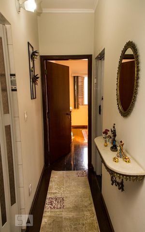 Casa à venda com 160m², 5 quartos e 3 vagas Casa à venda com 160m², 5 quartos e 3 vagasCorredor
