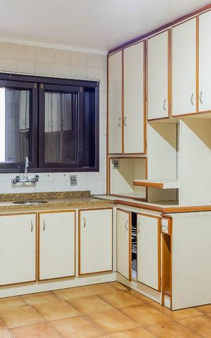 Casa para alugar com 329m², 5 quartos e 2 vagas Casa para alugar com 329m², 5 quartos e 2 vagasCozinha