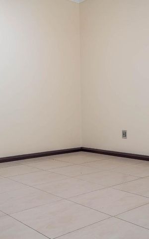 Casa para alugar com 329m², 5 quartos e 2 vagas Casa para alugar com 329m², 5 quartos e 2 vagasSala 1