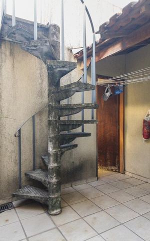 Casa à venda com 150m², 3 quartos e 2 vagas Casa à venda com 150m², 3 quartos e 2 vagasÁrea de serviço
