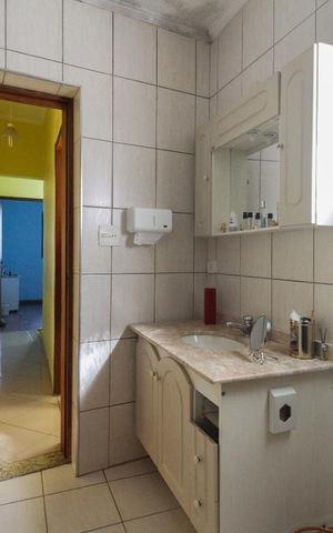 Casa à venda com 150m², 3 quartos e 2 vagas Casa à venda com 150m², 3 quartos e 2 vagasBanheiro 2