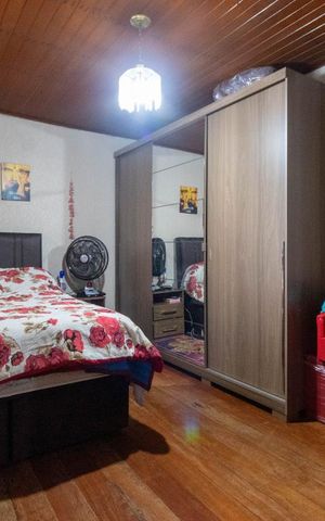 Casa à venda com 270m², 4 quartos e 6 vagas Casa à venda com 270m², 4 quartos e 6 vagasQuarto 4