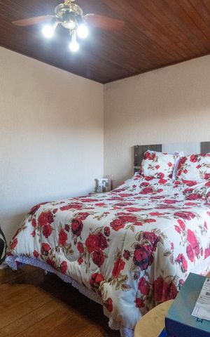Casa à venda com 270m², 4 quartos e 6 vagas Casa à venda com 270m², 4 quartos e 6 vagasQuarto 3