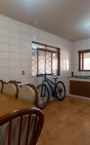 Casa à venda com 270m², 4 quartos e 6 vagas Casa à venda com 270m², 4 quartos e 6 vagasCozinha 1
