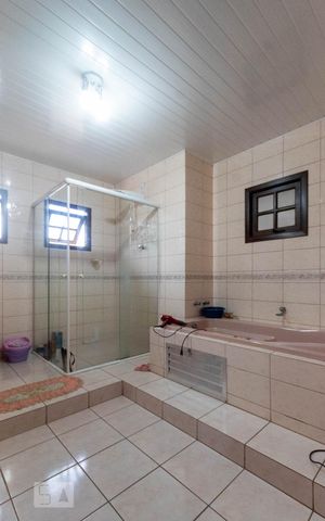 Casa à venda com 270m², 4 quartos e 6 vagas Casa à venda com 270m², 4 quartos e 6 vagasBanheiro 2