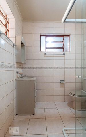Casa à venda com 270m², 4 quartos e 6 vagas Casa à venda com 270m², 4 quartos e 6 vagasBanheiro 1