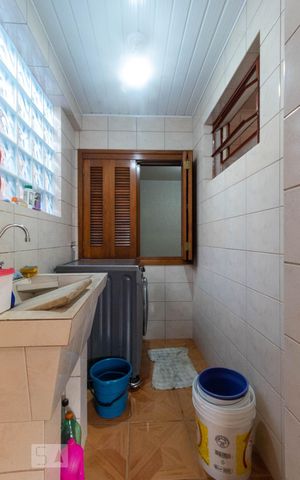 Casa à venda com 270m², 4 quartos e 6 vagas Casa à venda com 270m², 4 quartos e 6 vagasÁrea de Serviço