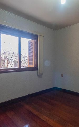 Casa à venda com 270m², 4 quartos e 6 vagas Casa à venda com 270m², 4 quartos e 6 vagasQuarto 1