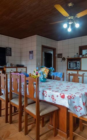 Casa à venda com 270m², 4 quartos e 6 vagas Casa à venda com 270m², 4 quartos e 6 vagasCozinha 2