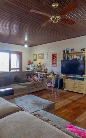 Casa à venda com 270m², 4 quartos e 6 vagas Casa à venda com 270m², 4 quartos e 6 vagasSala de Estar 2