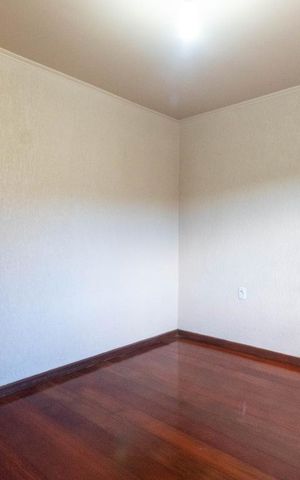 Casa à venda com 270m², 4 quartos e 6 vagas Casa à venda com 270m², 4 quartos e 6 vagasQuarto 1