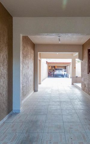 Casa à venda com 270m², 4 quartos e 6 vagas Casa à venda com 270m², 4 quartos e 6 vagasGaragem