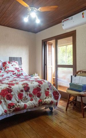 Casa à venda com 270m², 4 quartos e 6 vagas Casa à venda com 270m², 4 quartos e 6 vagasQuarto 3