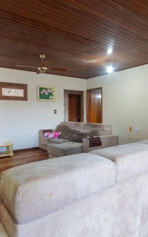 Casa à venda com 270m², 4 quartos e 6 vagas Casa à venda com 270m², 4 quartos e 6 vagasSala de Estar 2