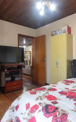 Casa à venda com 270m², 4 quartos e 6 vagas Casa à venda com 270m², 4 quartos e 6 vagasQuarto 3
