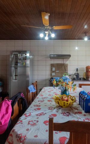 Casa à venda com 270m², 4 quartos e 6 vagas Casa à venda com 270m², 4 quartos e 6 vagasCozinha 2