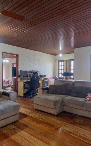 Casa à venda com 270m², 4 quartos e 6 vagas Casa à venda com 270m², 4 quartos e 6 vagasSala de Estar 2