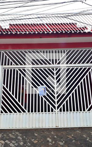Casa à venda com 300m², 3 quartos e 2 vagasFachada