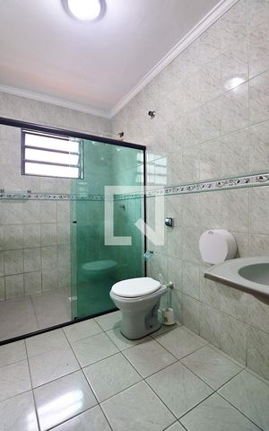 Casa à venda com 300m², 3 quartos e 2 vagasBanheiro Social