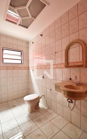 Casa à venda com 300m², 3 quartos e 2 vagasBanheiro Social 2