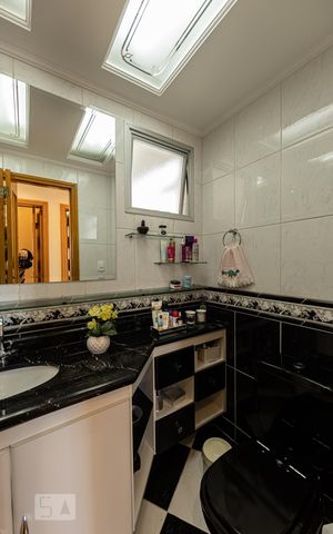 Apartamento à venda com 68m², 3 quartos e 1 vaga Apartamento à venda com 68m², 3 quartos e 1 vagaBanheiro Social