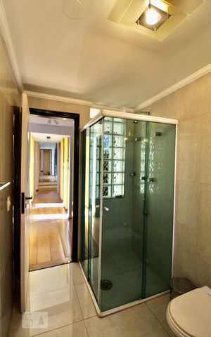 Casa à venda com 200m², 5 quartos e 5 vagas Casa à venda com 200m², 5 quartos e 5 vagasBanheiro 2
