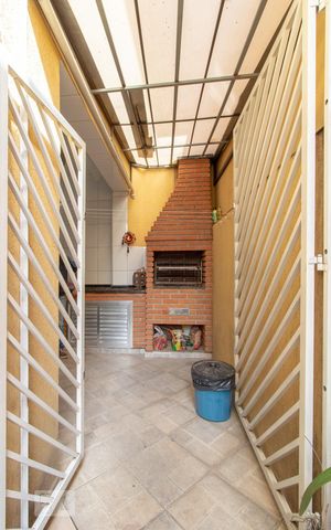 Casa à venda com 130m², 3 quartos e 2 vagas Casa à venda com 130m², 3 quartos e 2 vagasCorredor Lateral