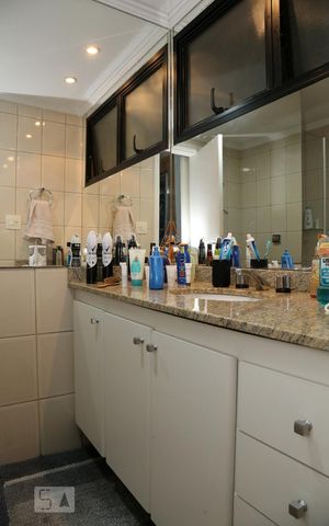Apartamento para alugar com 256m², 4 quartos e 5 vagasSegundo Banheiro da Suíte 2