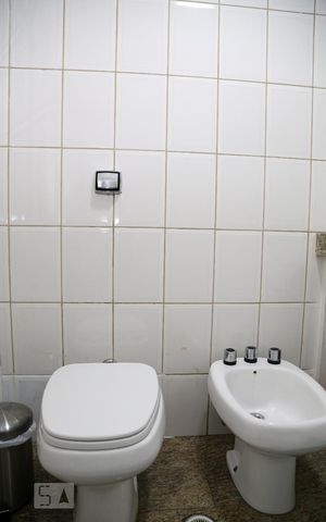 Apartamento para alugar com 256m², 4 quartos e 5 vagasBanheiro da Suíte 1