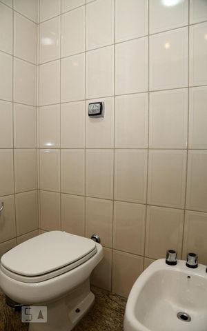 Apartamento para alugar com 256m², 4 quartos e 5 vagasSegundo Banheiro da Suíte 2