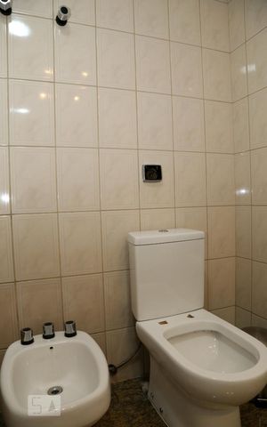 Apartamento para alugar com 256m², 4 quartos e 5 vagasBanheiro da Suíte 2