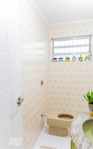 Casa à venda com 178m², 3 quartos e 2 vagas Casa à venda com 178m², 3 quartos e 2 vagasLavabo