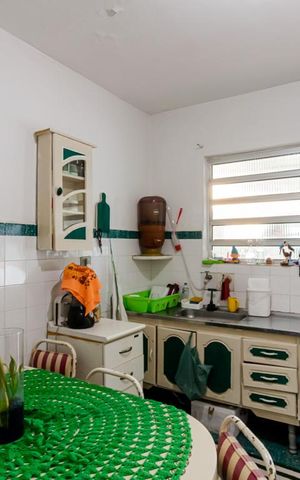Casa à venda com 190m², 5 quartos e 3 vagas Casa à venda com 190m², 5 quartos e 3 vagasCozinha Casa 2